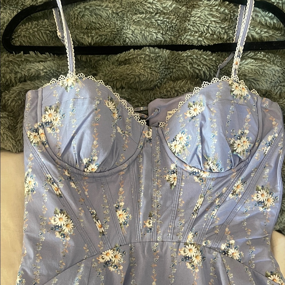 House of CB Elegant Blue Floral Midi Dress - Picture 4 of 8